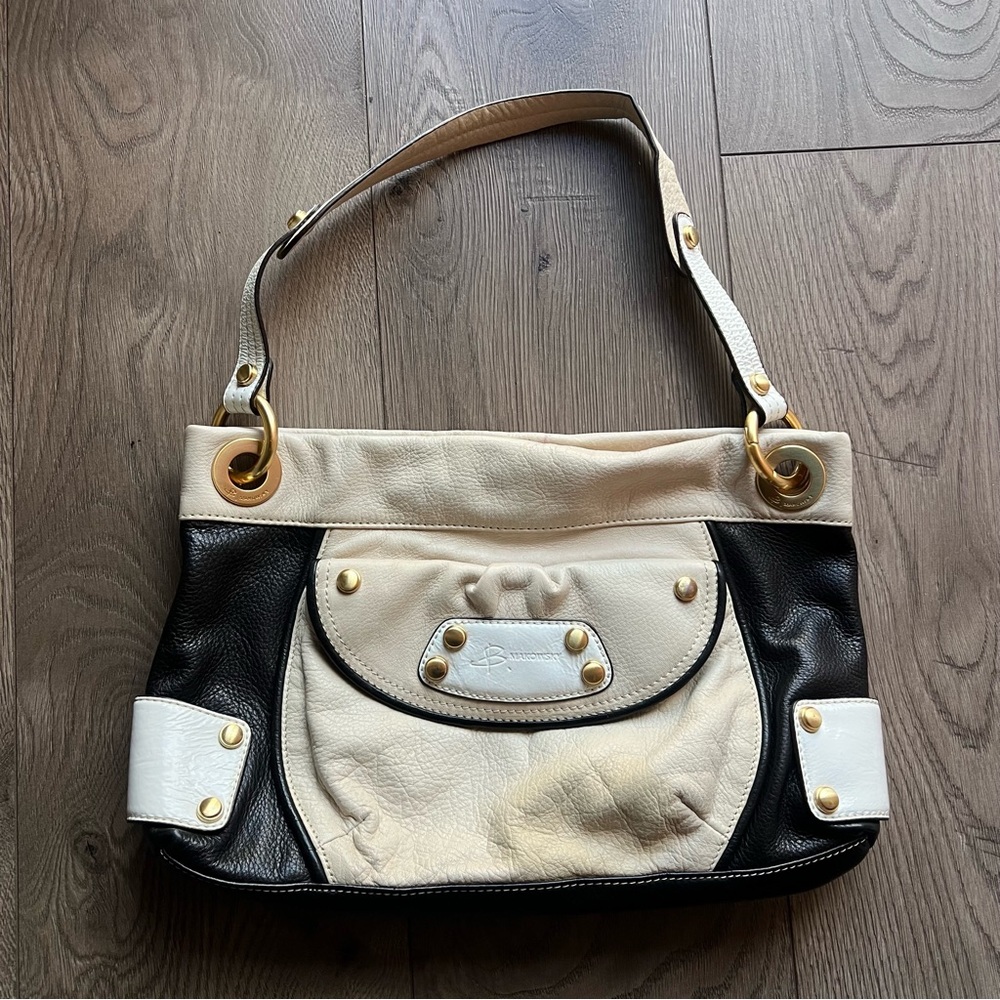 B Makowsky Leather Purse